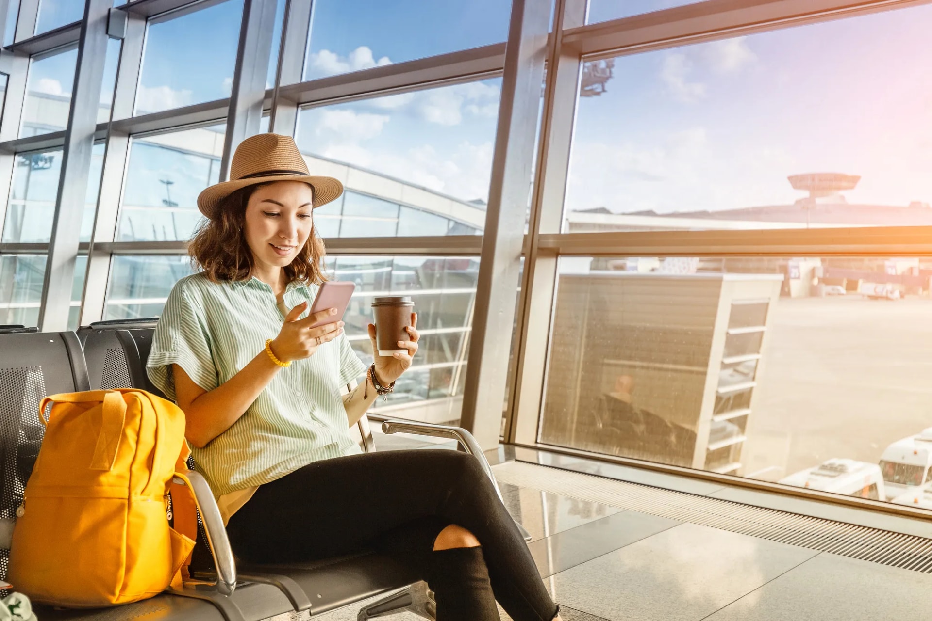 Stay reachable while traveling with XLines phone features